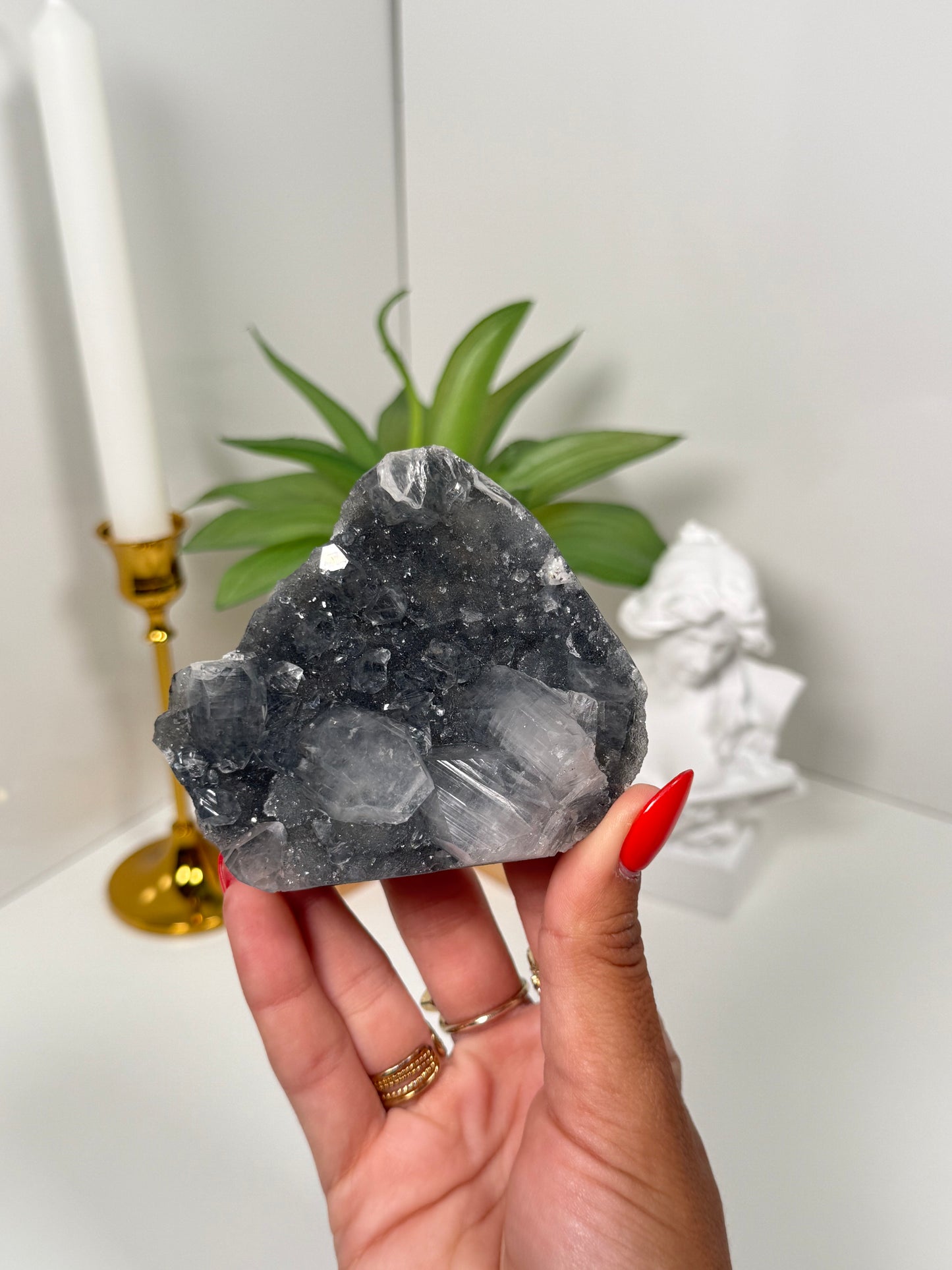 Apophyllite on Black Chalcedony (50w)