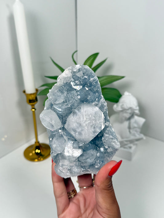 Apophyllite on Blue Chalcedony Cutbase (134d)