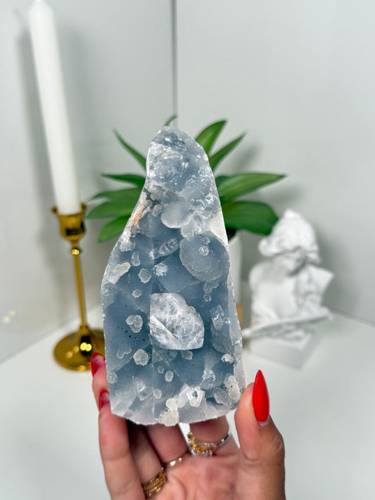 Apophyllite on Blue Chalcedony Cutbase (103b)