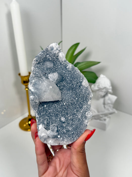 Apophyllite on Blue Chalcedony Cutbase (123G)