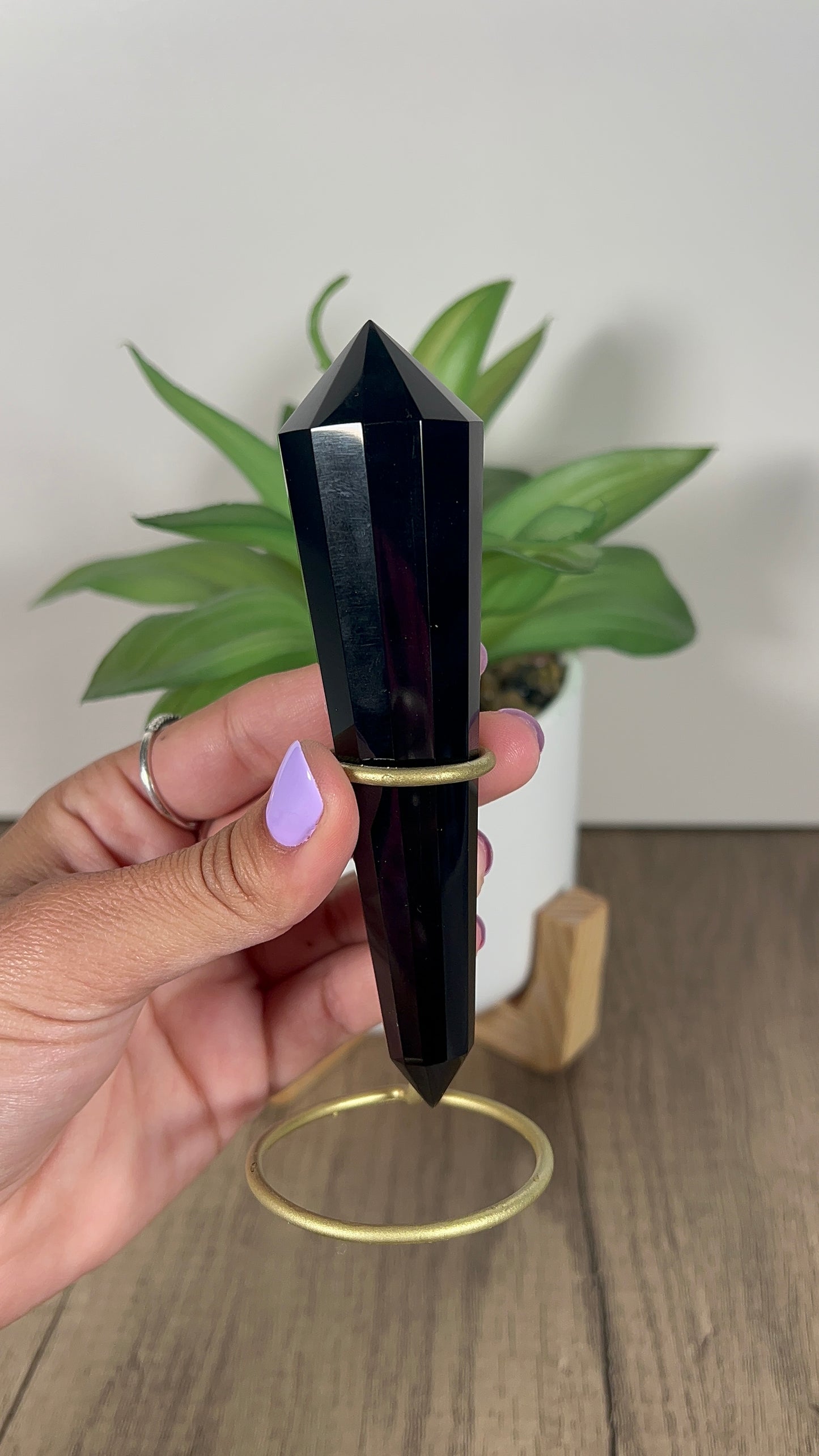 Imperfect Black Obsidian Vogel on a Stand (43e)