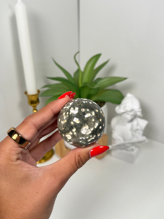 Small sea jasper sphere (16)