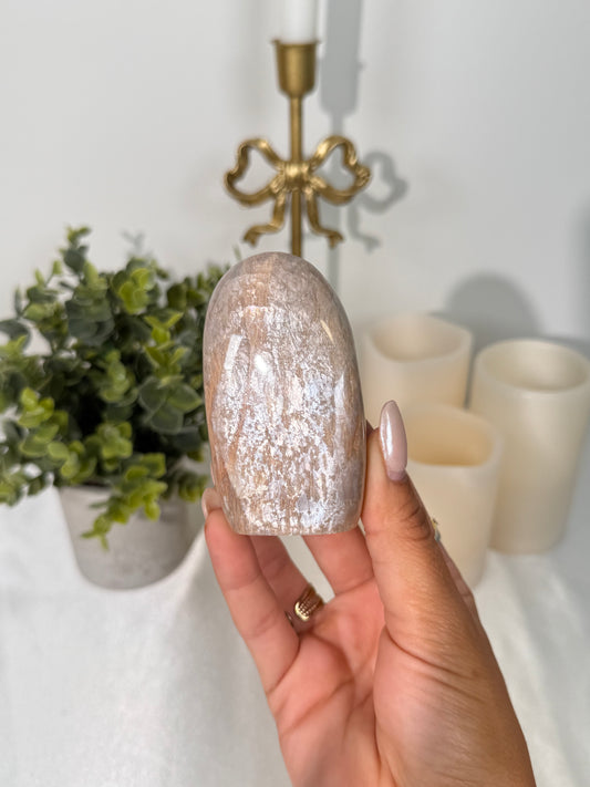 Peach Moonstone Freeform (16e)
