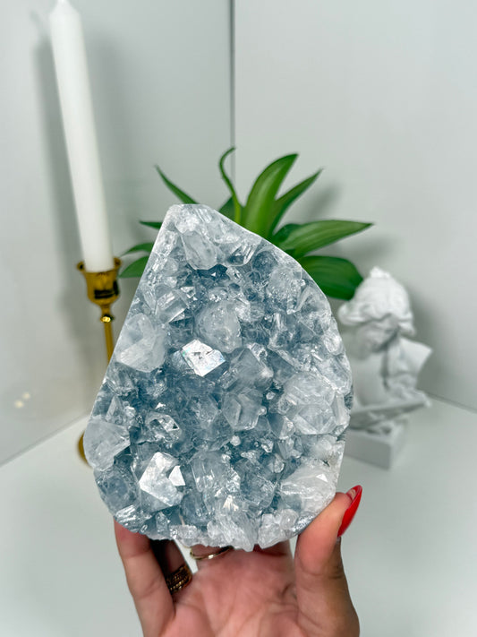 Apophyllite on Blue Chalcedony Cutbase (191)