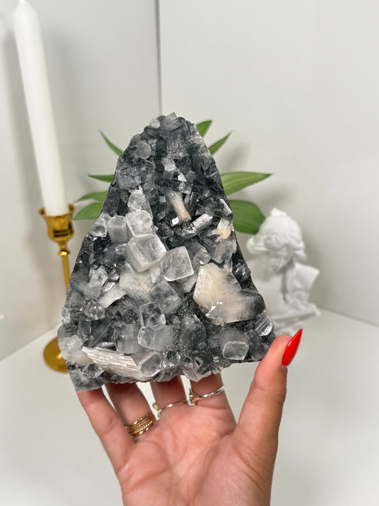 Apophyllite on Black Chalcedony (167)